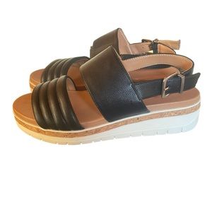 NWT Adrienne‎ Vittadini Sport Sandals